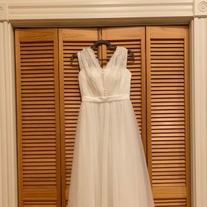 Romantic lace wedding dress